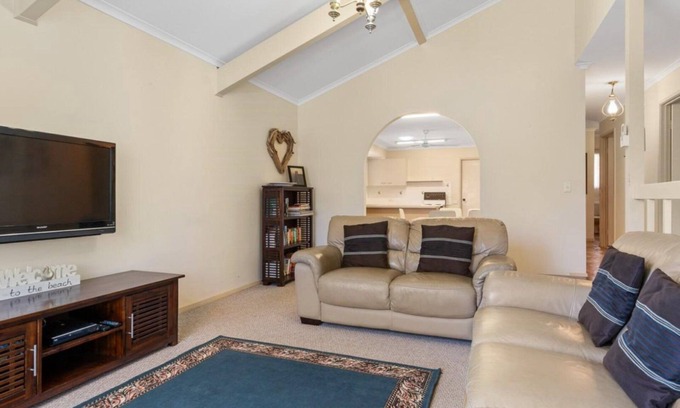 Pottsville Villa | Potts on the Rocks!
