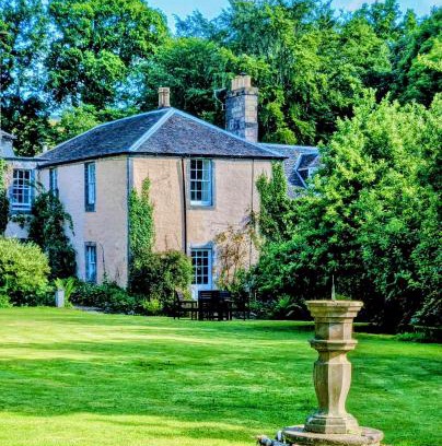 Tillicoultry Apartment | Powis House Mid Cottage