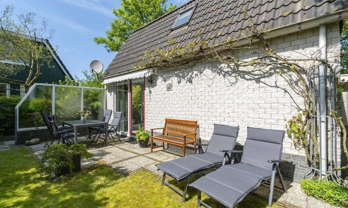 Sint Maartensvlotbrug House | Prachtige Vrijstaande Vakantiehuis op een Park met Veel Faciliteiten