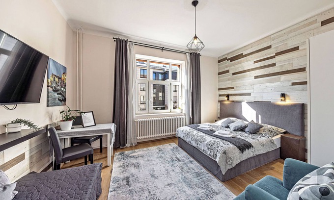 Stresovice Apartment | Prague Petite Price Penzion, Apartment 9, Sleeps 3, 10 min to Prague Center