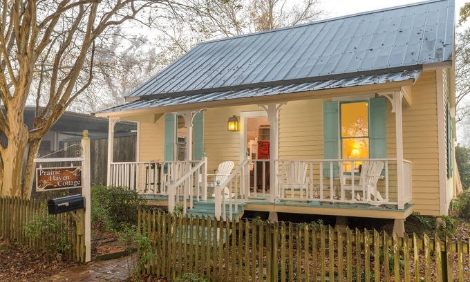 Rayne Cottage | Prairie Haven: Spacious Private Cottage in Cajun Country with 2 Bedrooms, Jetted Tub, and Garden Views