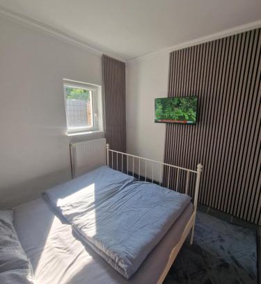Neumuenster Apartment | Praktische Unterkunft im EG