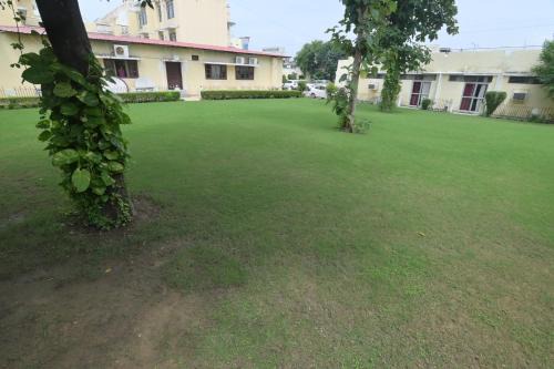 Phulpur Hotel | Prayag Bhagirath Resort