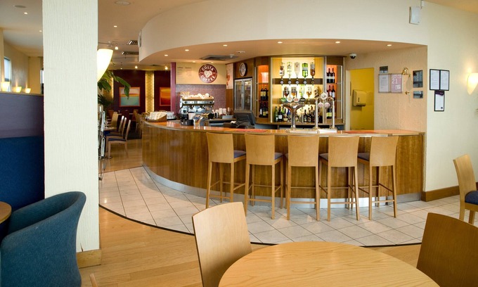 Merton Hotel | Premier Inn London Wimbledon South