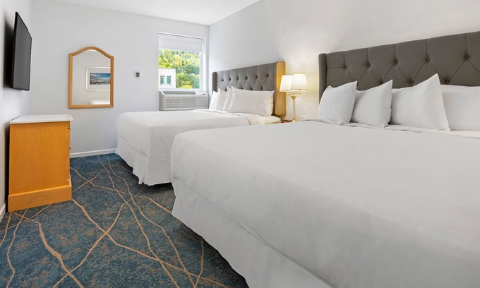 Trail Apartment | Premier Riverside Double King Room - Suite with Kitchen