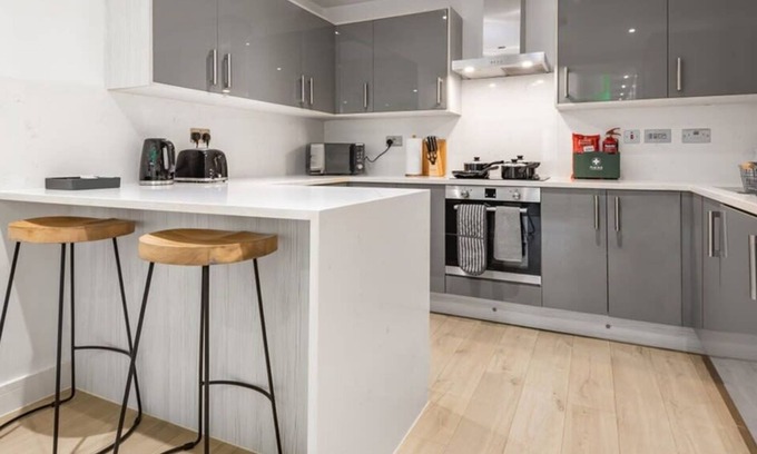Rushmoor District Apartment | Premium 1 bed 1 bath APT in Aldershot, Parking