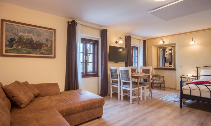 Radovljica Apartment | Premium Apartment for 6 in the city of the sun