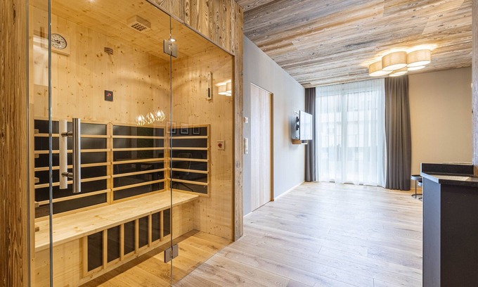 Fuegen Apartment | Premium Apartment with 1 bedroom and & IR-Sauna