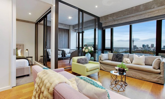 Grafton Apartment | Premium Cityscape Abode w Skytower view & Parking