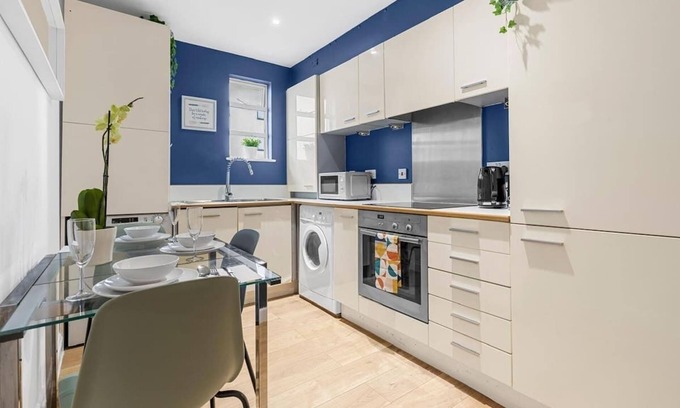 Walpole Apartment | Premium Ealing Living Fast London Airport Access