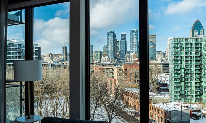 Griffintown Apartment | Premium Plus – City View
