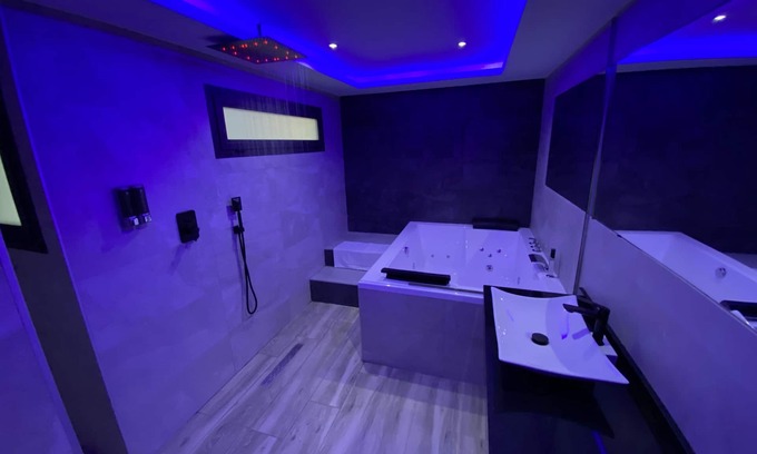 Linares Apartment | Premium Silver