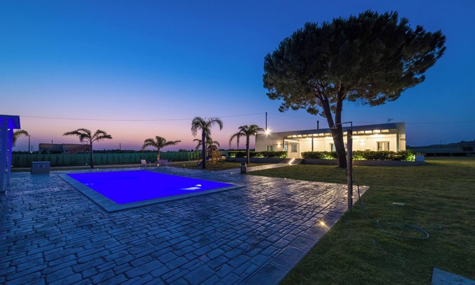 Menfi Villa | Prestigious villa w/pool, 6 km from blue flag beach, Mediterranean style