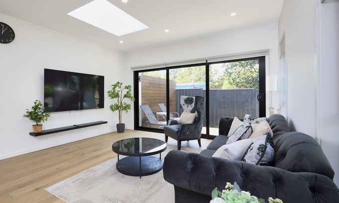 Preston House | Preston Northcote Mod Lux Townhouse 5 bed 5 bath