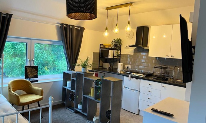 Yeovil House | PRESTON ROOM LET 8