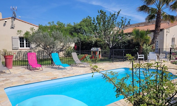 Chateauneuf-les-Martigues Villa | Pretty villa for 7 people with swimming pool and summer kitchen, 10 minutes from the sea!