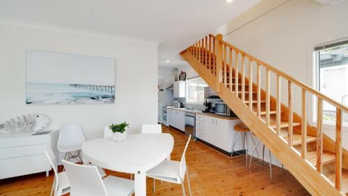 Pretty Beach House | 'Pretty Beach Bay Vista' by Accom Holidays