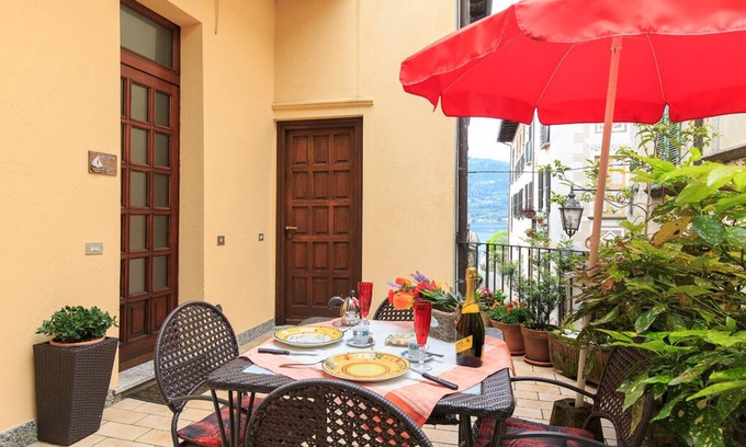 Orta San Giulio Apartment | PRETTY CENTRAL APARTMENT, HISTORIC CENTER WITH PARTIAL LAKE VIEW