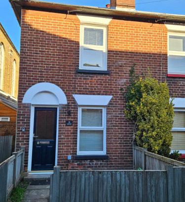 Canterbury House | Pretty City Centre Cottage