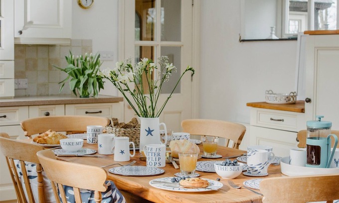 St. Ewe Cottage | Pretty Converted Stable Block. Village Centre, close to Lost Gardens of Heligan