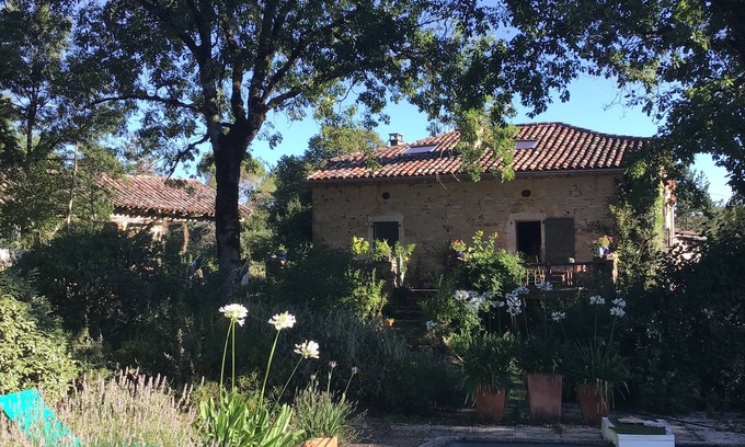 Saint-Antonin Noble Val House | Pretty country house near Saint Antonin with large outdoor living room