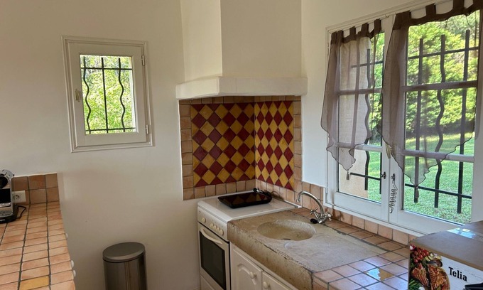 Trets House | PRETTY COUNTRY COTTAGE IN MAGNIFICENT OLIVE GROVE