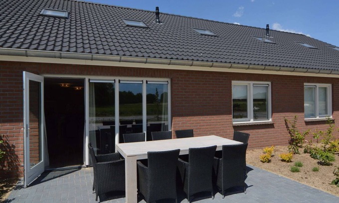 Haaksbergen Apartment | Pretty Farmhouse in Haaksbergen near Forest