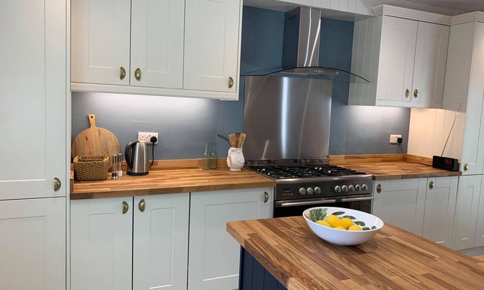 Oakham Cottage | Pretty Georgian cottage with large private walled garden