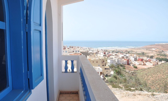 Sidi Ifni House | Pretty traditional riad with its patio in zellige, its hammam, its solarium.