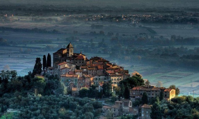Castelvecchio House | Pretty village house near Lucca with beautiful pool access in olive