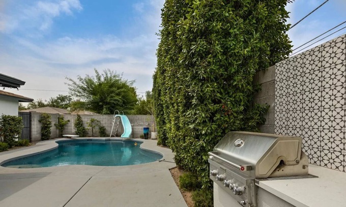 Wilshire Terrace House | Prime Arcadia House with Pool