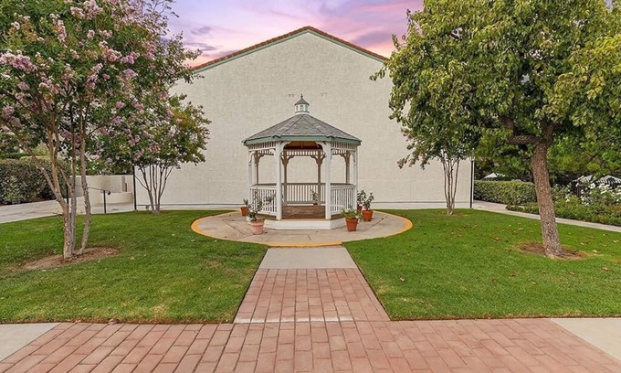 Calabasas Condo | Prime Calabasas location brand new condo with Hillside Views and access to Lake