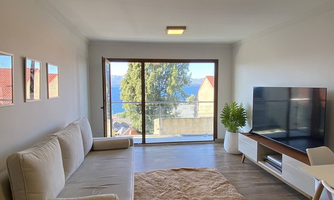 Belgrano Apartment | Prime location, amazing lake view. World class Skiing, hiking & exploring. n