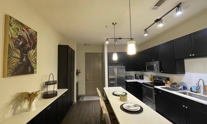 Woodlake - Briar Meadow Apartment | Prime location. 1King Bed, minutes from Galleria mall.