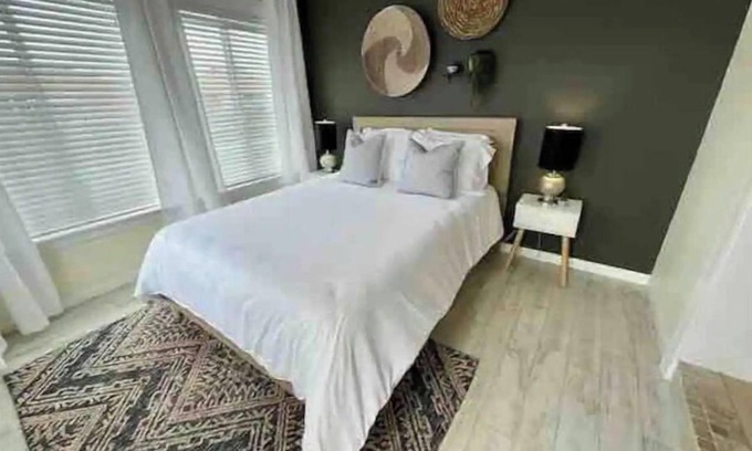 Riviera Isles Apartment | Prime Location! 5min to the Beach/Cruises
