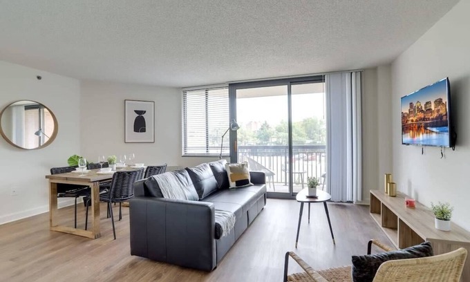 Pentagon City Apartment | Prime Location Modern Apartment at Pentagon City