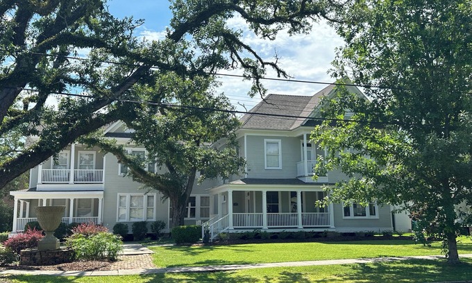 Hammond Apartment | Prime Location - Newly Renovated - Cozy 1-bedroom apartment close to SLU