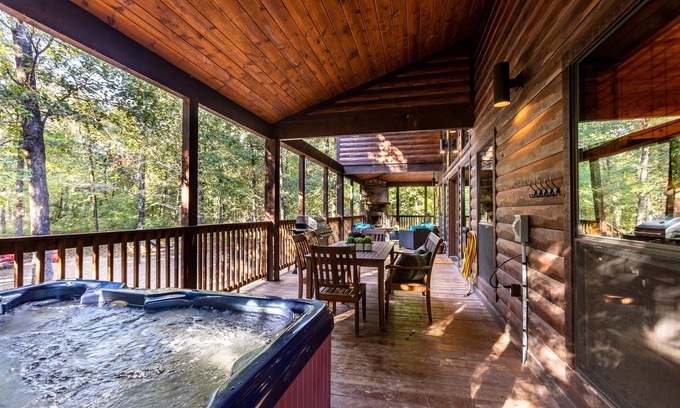 Hochatown Cabin | Prime Location | Sleeps 12 | Wi-Fi | Hot Tub | Fire Pit | Kids Games | Pet OK