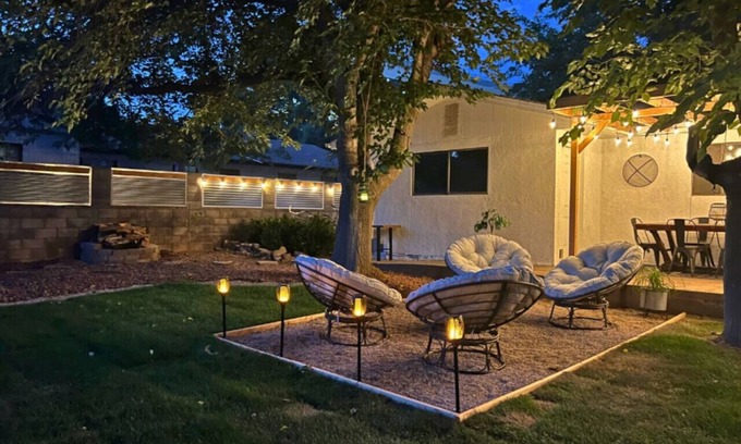 St. George House | Prime Location, Ultra-Modern, Fire Pits, Bikes, Pets