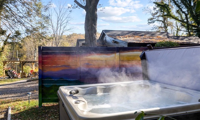 Arden House | 《Prime Location w/HOT TUB ❤Dog Friendly❤ Games, Disc Golf & Fast Wifi》