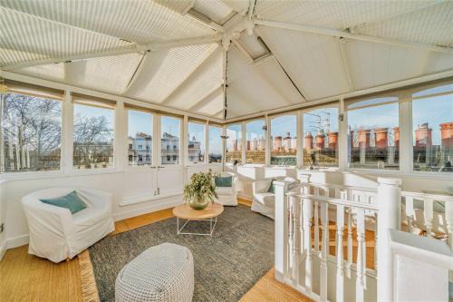 Colville Apartment | Prime Notting Hill, luxurious 2 beds, roof terrace
