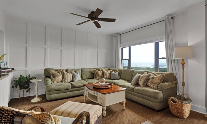 Shell Island Condo | Prime Oceanfront Location: Pool, Balcony & Tennis Court