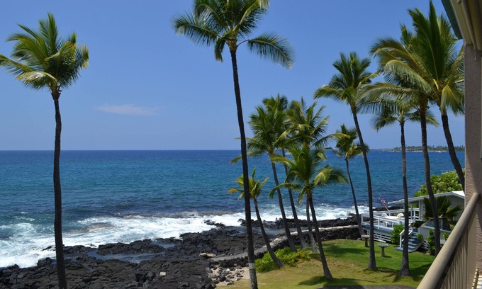 Historic Kailua Village Condo | Prime Oceanfront Kona Reef Vacation Condo - D Building