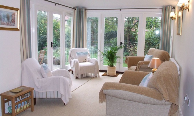 Binham Cottage | Primrose Cottage- Beautiful period cottage, near the coast, sleeps 7.