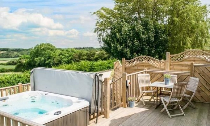 Burythorpe Cottage | PRIMROSE COTTAGE, family friendly, country holiday cottage in Malton