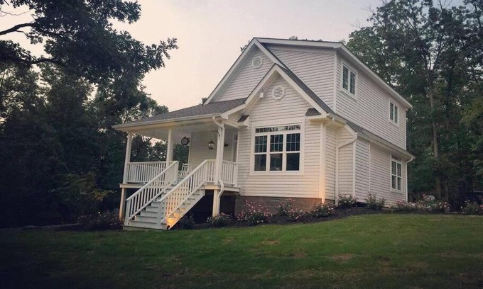 Mena House | Primrose Cottage - Private Lake, Hot Tub, ATV Trails