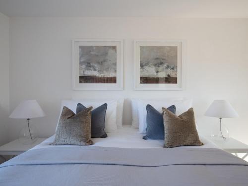 Middleton Cheney House | PRIVÉ HOUSE, Banbury, 4 Bedrooms, Parking