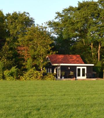 Jubbega House | PRIVÉ IN EEN BOSRIJKE OMGEVING Welkom bij gastenverblijf het ontsnapte schaap in Jubbega