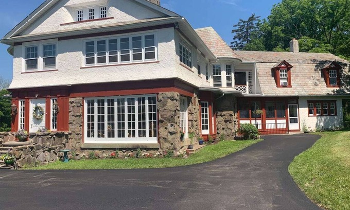 Waverly House | Privacy abounds at the Waverly Mansion.