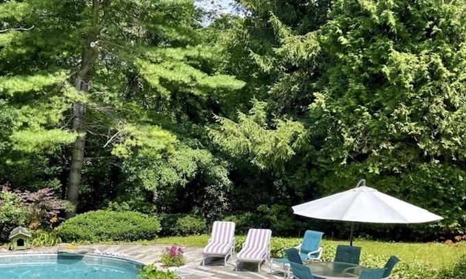 Upper Brookville Apartment | Private 1 bedroom apartment by the pool.